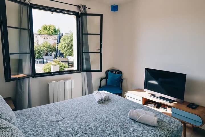 Location de vacances pour 7 personnes, avec bassin pour enfant et vue ainsi que jardin et piscine à L'Houmeau - 3
