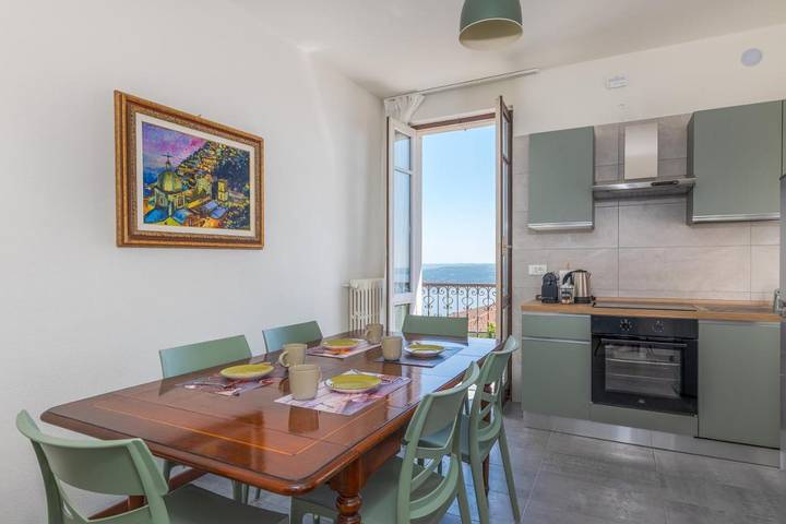 Gîte pour 6 personnes, avec jardin ainsi que vue sur le lac et vue dans Massino Visconti