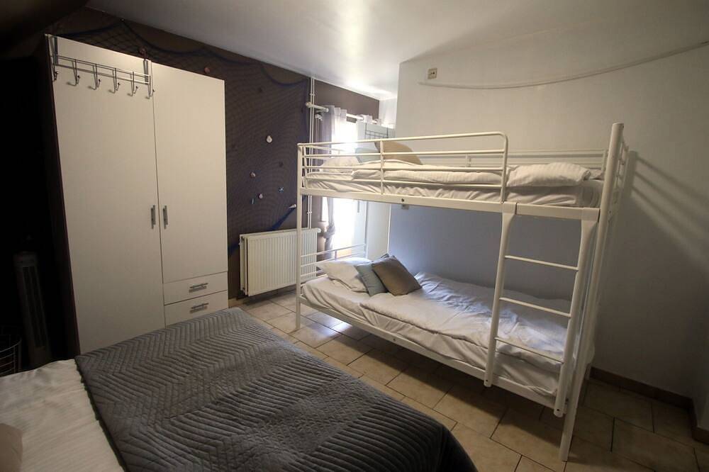 Gaston welcomes you in a quiet place 5 min from the center and attractions. in Blankenberge, Belgische Kust