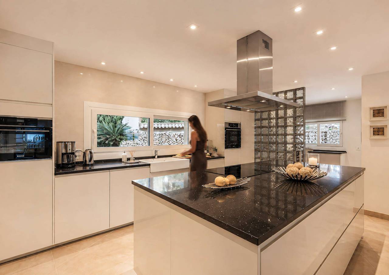 Villa El Herrojo | Sea Views & Private Pool in Benahavís, Costa del Sol
