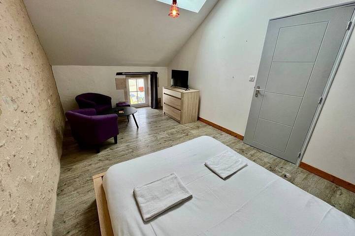 Gîte pour 2 personnes, avec jardin à Lussac-les-Châteaux - 2