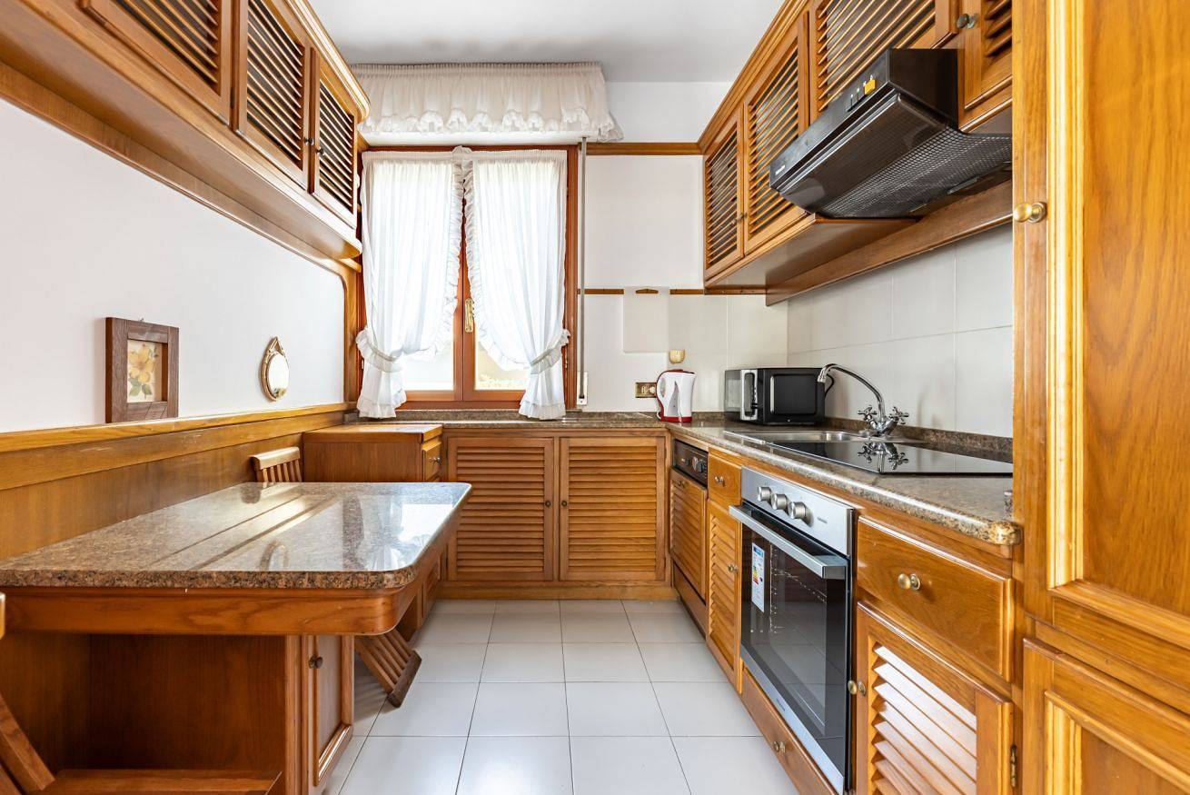 Apartamento entero, Two-Levels Apartment with Terrace and Parking in Viareggio, Costa de la Maremma