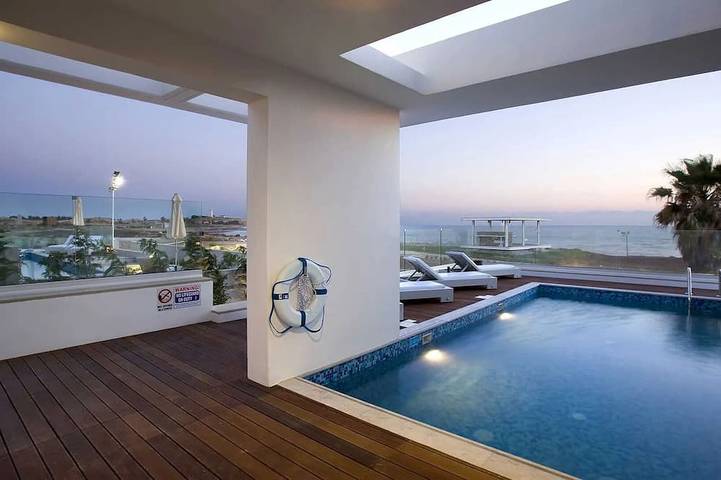 Villa for 8 people, with garden in Paphos