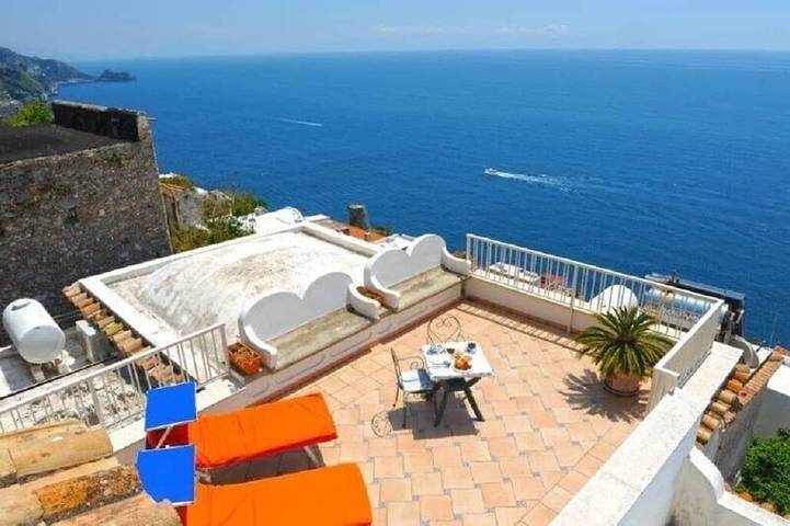 Ganze Wohnung, A beautifully decorated studio flat with breathtaking seaview terrace in Praiano, Sorrento Coast