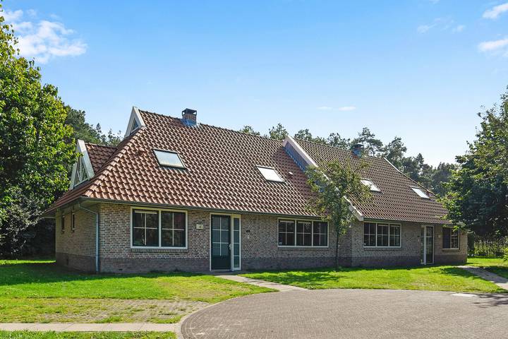 Bungalow voor 24 personen, met balkon/terras en terras in Hellendoorn Gemeente