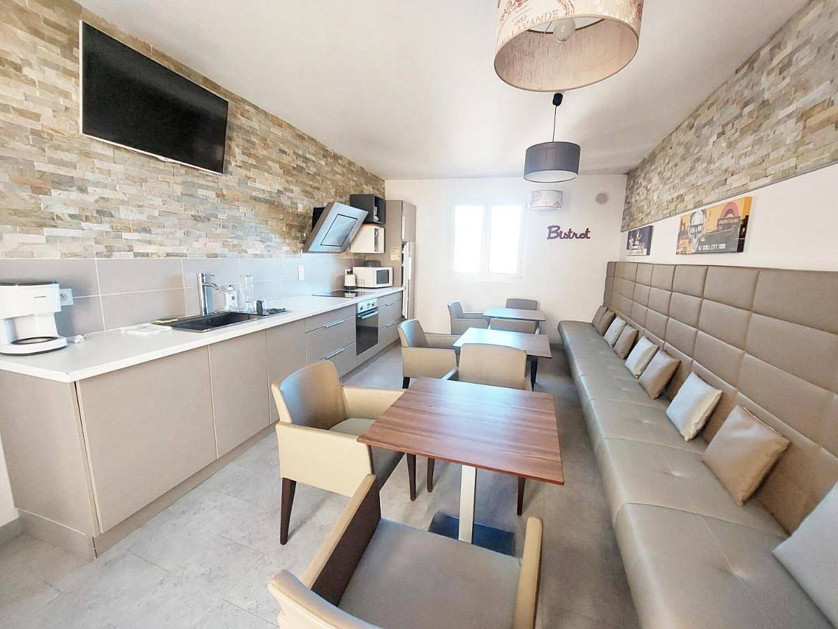 Three-Bedroom House in Le Mas, Région de Cannes