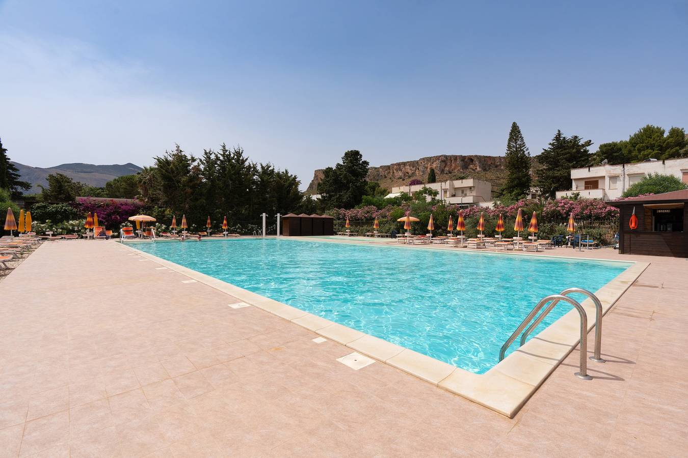 Villa Margi con vista mare, piscina condivisa, terrazze private e Wi-Fi in Castellammare del Golfo, Provincia di Trapani