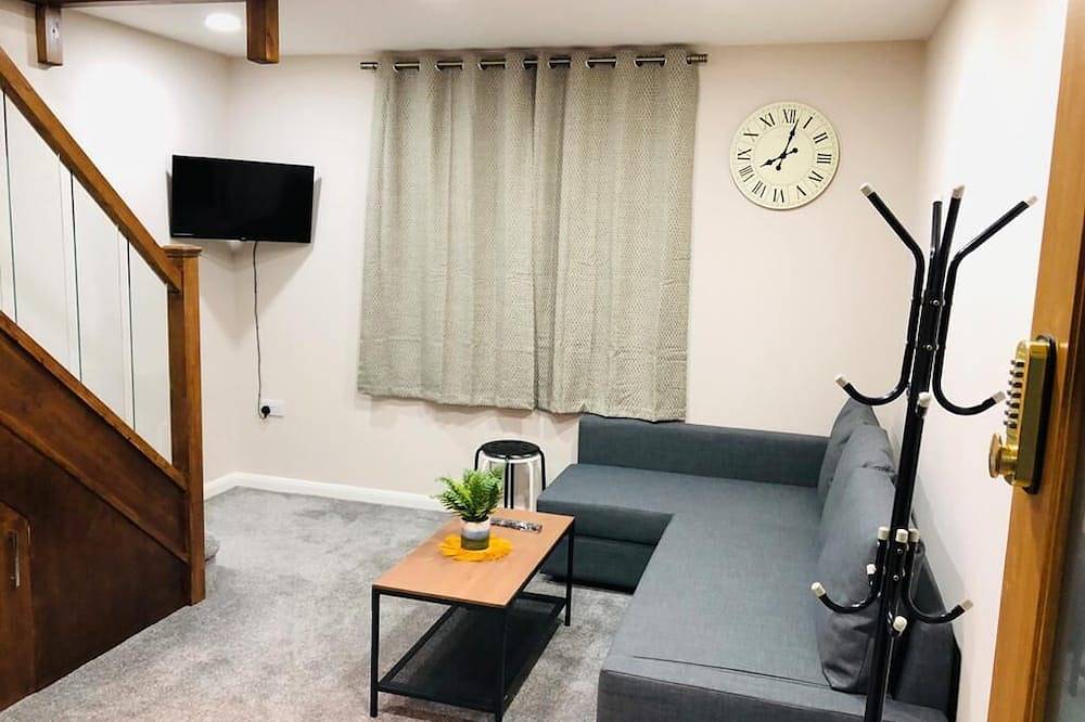 Entire apartment, Ar-Rahman, 1 bed + 1 Living room apartment in Dartford, Kent