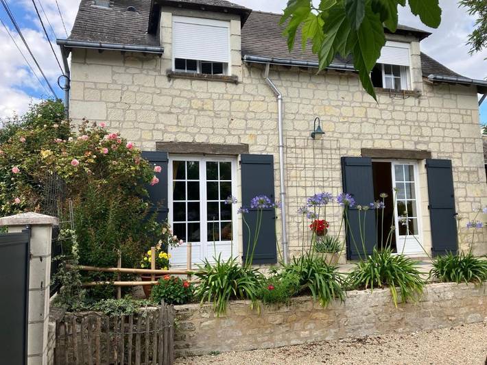 Gîte pour 2 personnes, avec Terrasse et Jardin ainsi que Piscine et Vue à Avoine