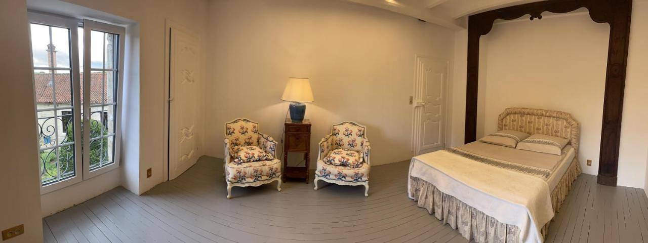 Small Double Room in Laferté-sur-Aube, Haute-Marne