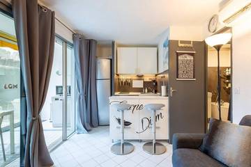 Gîte pour 4 personnes, avec terrasse et piscine dans Port Gregau