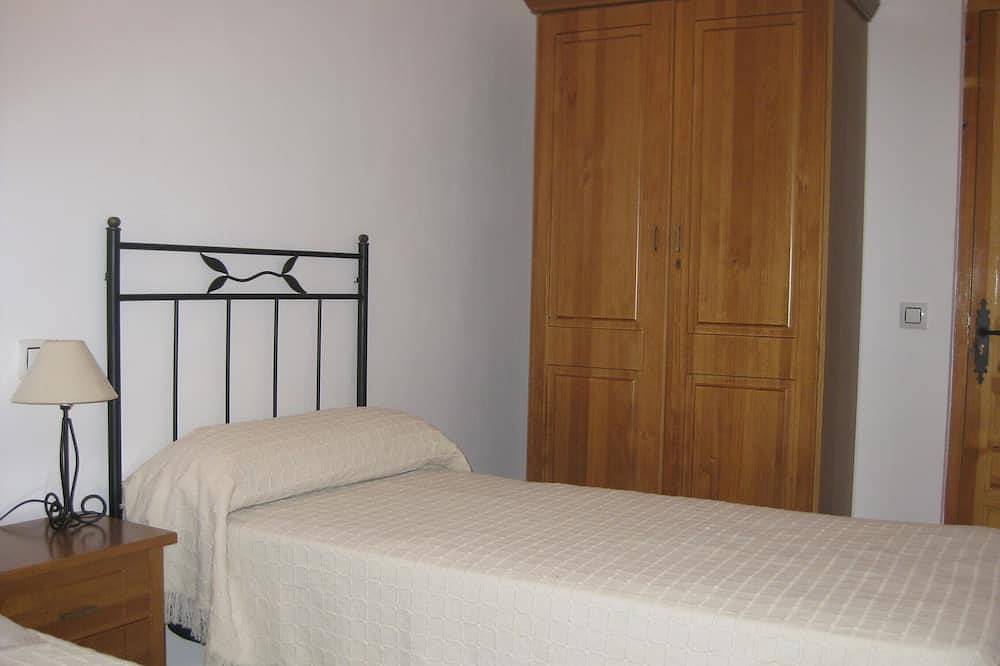 Casa Rural Ideal Para Celebraciones, Amplio Salon , Barbacoa, 18 Personas in Valdemoro-Sierra, Provincia de Cuenca