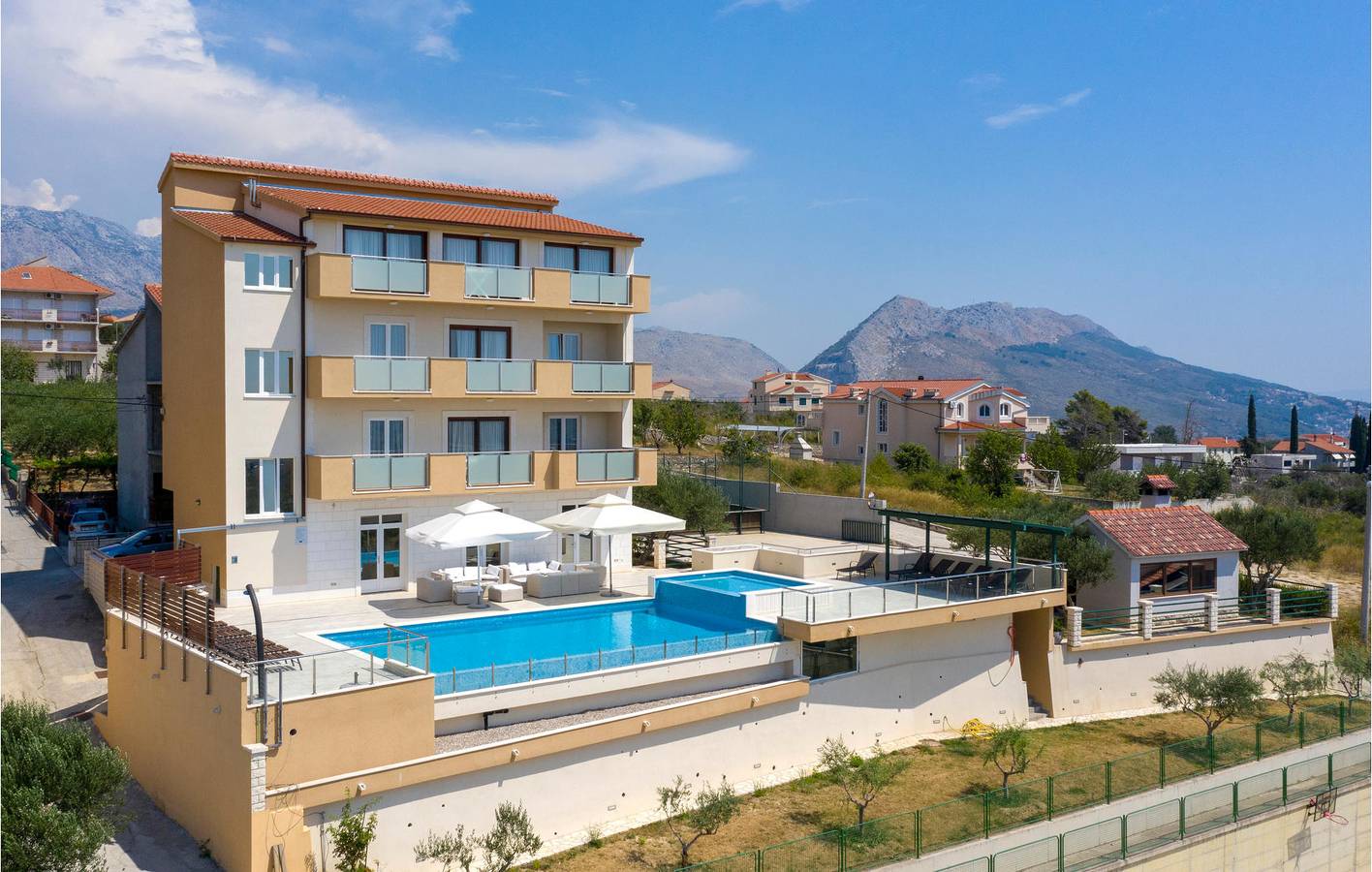 Acogedor apartamento de 2 dormitorios con terraza y wifi, a 2,5 km del centro de Solin in Mravince, Condado de Split-Dalmacia