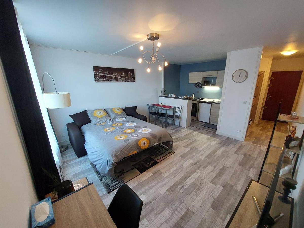 Appartement entier, Appartement équipé proche aéroport et gare in Beauvais, Oise