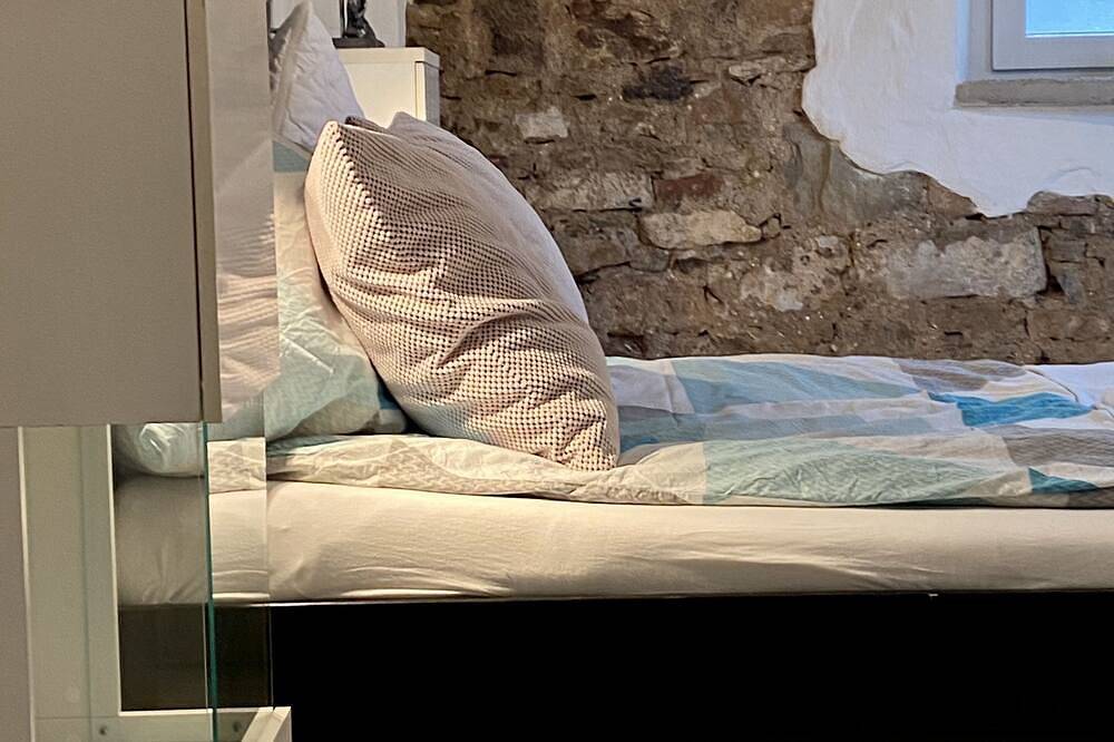 Eifelstein, Apartment mit Whirlpool und Ofen in Schmidtheim, Dahlem