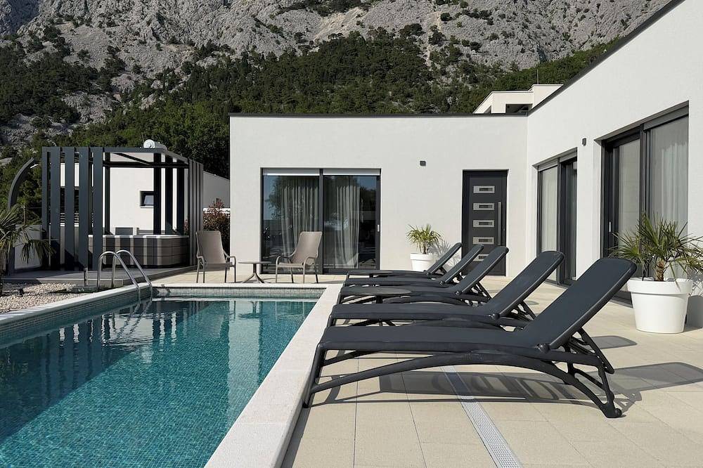 Vila Marco polo, heated pool, jacuzzi, 30.07-04.05 free in Promajna, Makarska Riviera