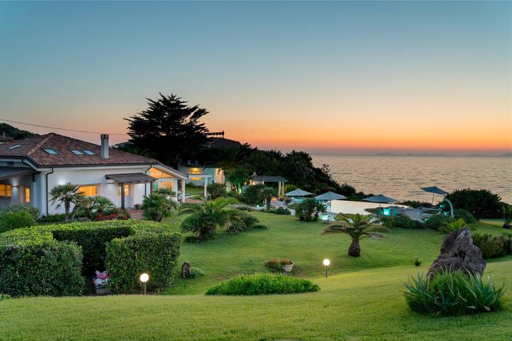 Villa für 10 Personen, mit Garten und Whirlpool