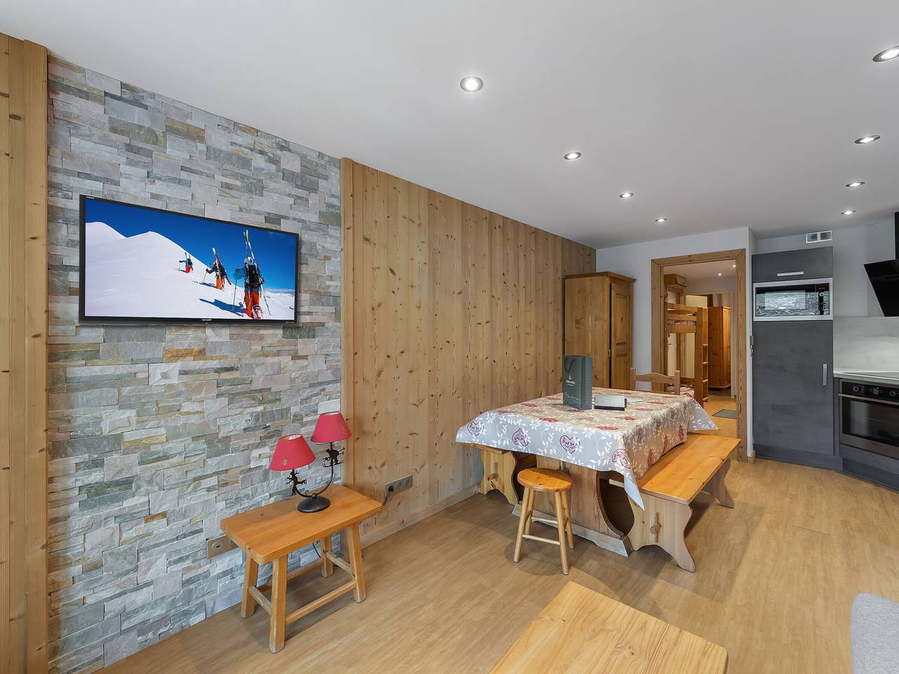 Appartamento intero, Charming apt for 6 near slopes with balcony and Wifi in Val Thorens, Le tre valli