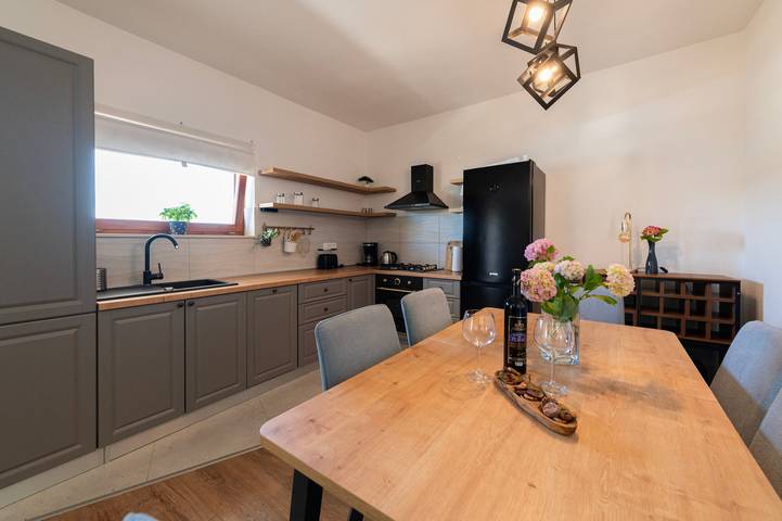 Ferienwohnung für 5 Personen, mit Terrasse und Garten in Nin