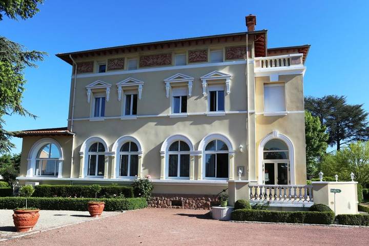 Hôtel pour 2 personnes, avec jardin et terrasse à Chazelles-sur-Lyon