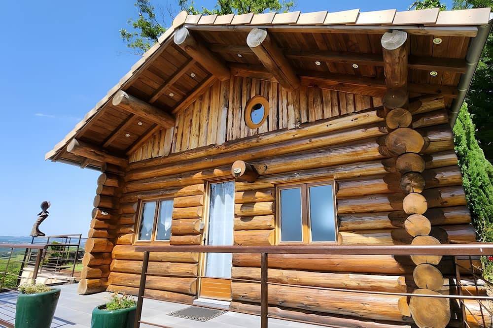 Chalet de rêve en rondins avec spa et cuisine d'été in Montmurat, Région d'Aurillac