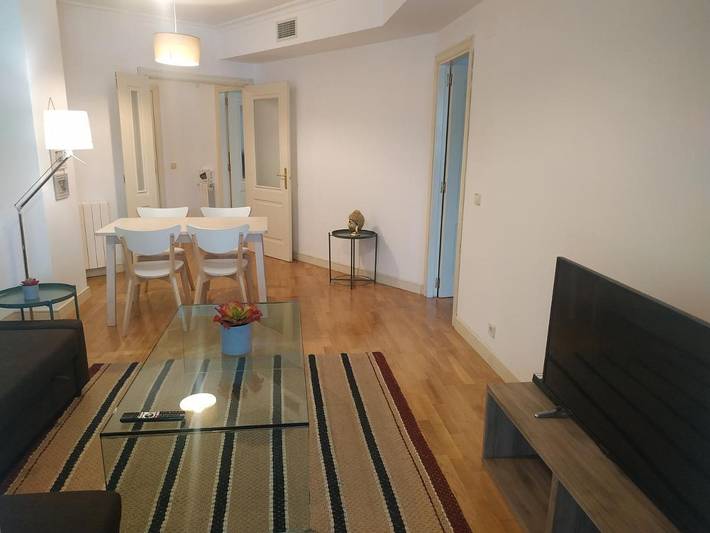 Apartamento para 3 personas, con piscina para niños además de piscina y jardín, Se admiten mascotas en Alcobendas