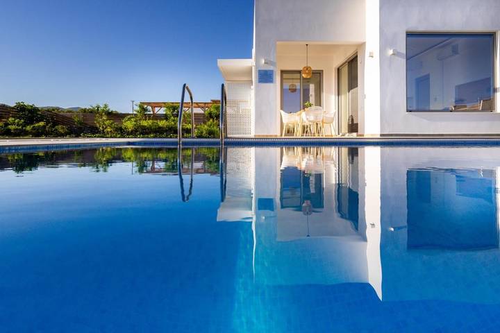 Villa pour 3 personnes, avec jardin ainsi que piscine et vue