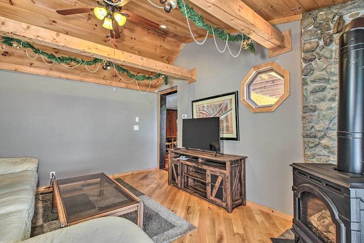 Log cabin for 8 people, with hot tub and balcony as well as garden in Vermont
