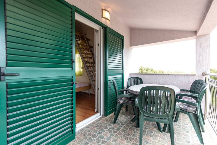 Ferienwohnung für 4 Personen, mit Balkon und Pool in Dalmatien