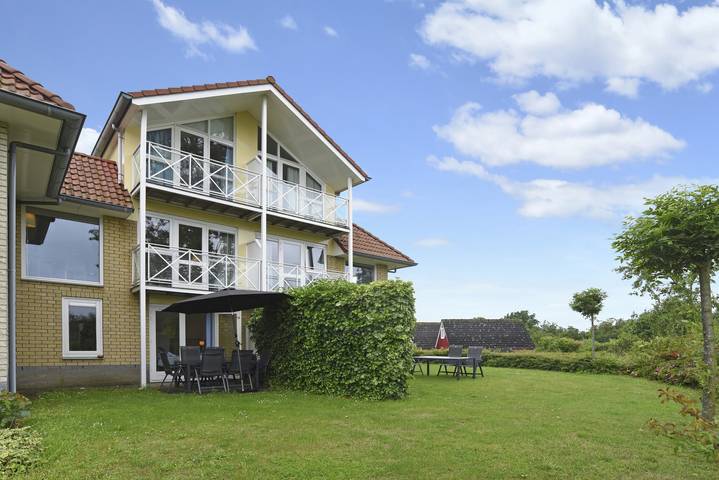 Ferienhaus für 8 Personen, mit Balkon und Balkon/Terrasse sowie Terrasse und Sauna