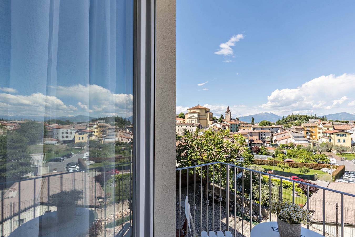 Ferienhaus 'Homely Feeling' mit Wlan, A/C, Balkon und Garten in Castelnuovo del Garda, Gardasee-Berge