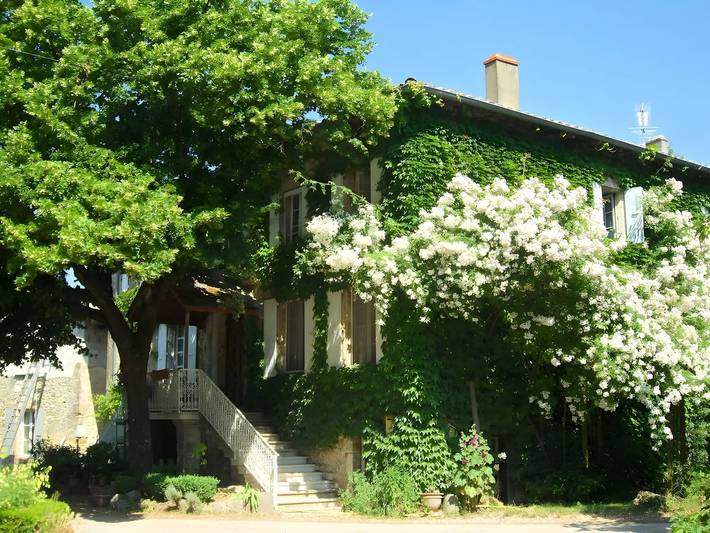 Bed and Breakfast 'Chambres Les Chats' com Vista Montanha, Jardim Partilhado e Wi-Fi in Châteaudouble (Drôme), Valence (Região)