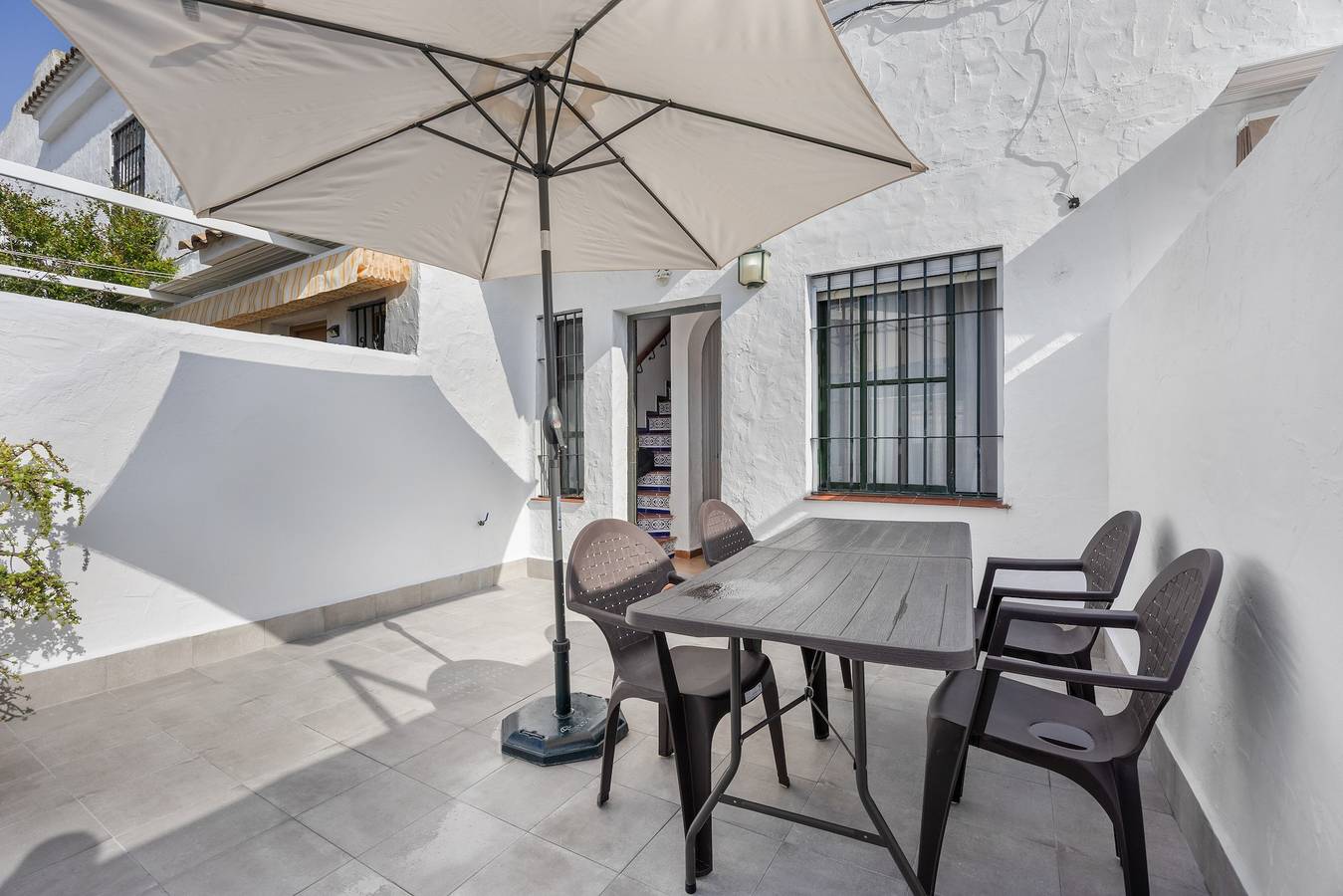Apartamento entero, Apartamento 'Dos Dormitorios' con piscina compartida, terraza privada y jardín compartido in Los Gallos-Cerromolino, Chiclana de la Frontera