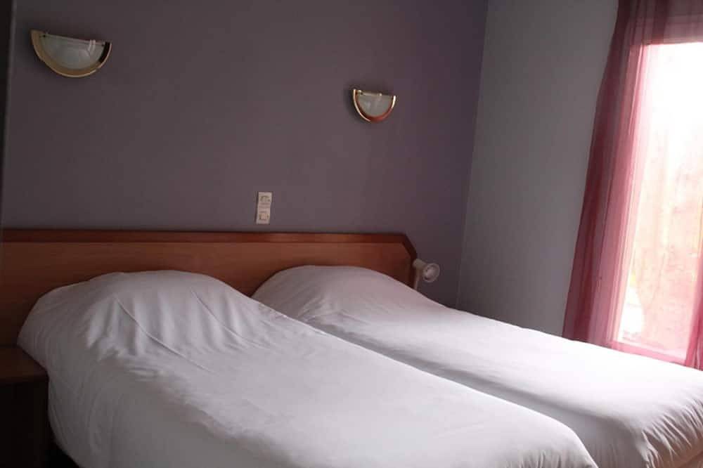 Chambre D'Hotel  A La Campagne Proche De Thouars 79 in Val en Vignes, Deux-Sèvres