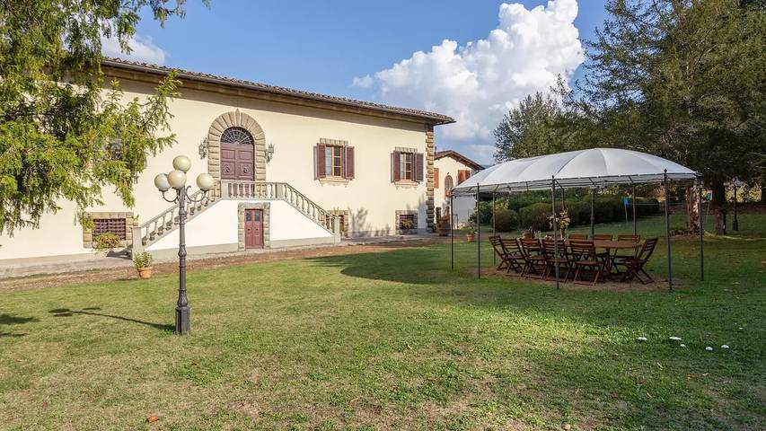 Agriturismo per 22 persone, con Terrazza e Giardino nonché Piscina e Sauna a Vicchio