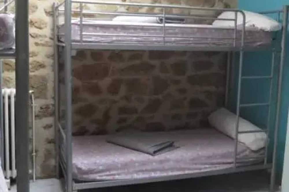Homerez - Amplia casa con piscina compartida en Razès in Razès, Región de Bellac