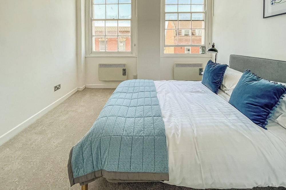 2 bedroom accommodation in Bristol in Bristol, South West England