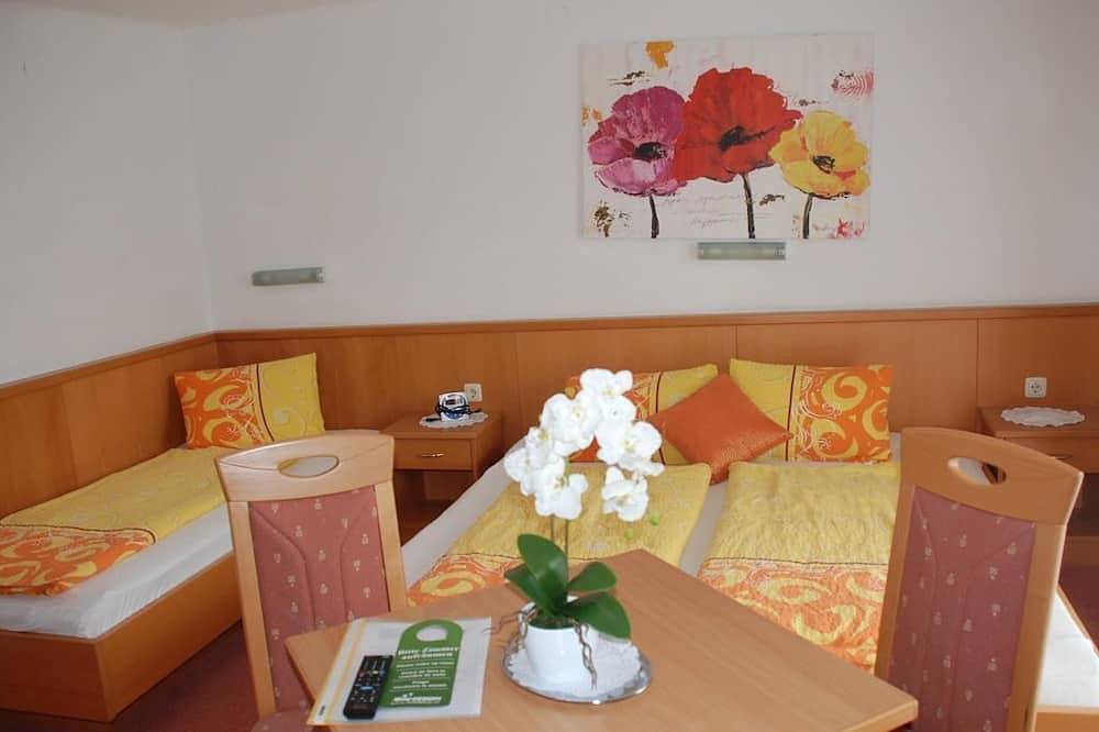 Dreibettzimmer, Balkon, Seeblick - Pension Agnes in Karawanken und Bachergebirge, Sankt Kanzian am Klopeiner See