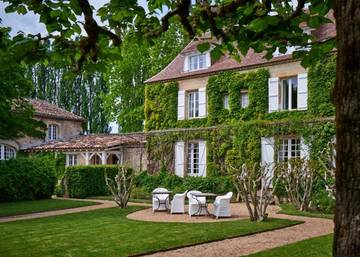 Hôtel pour 2 personnes, avec terrasse ainsi que piscine et jardin, animaux acceptés à Trémolat