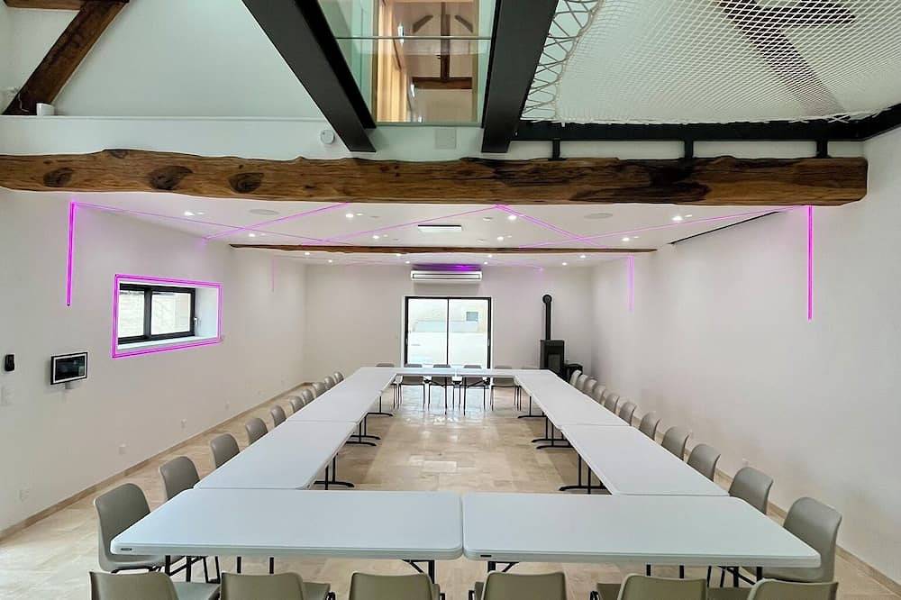 Grange rénovée en Loft pour 15 pers avec salle de réception 80 pers et grand Spa in Léglantiers, Oise