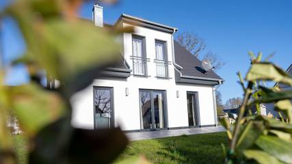 Ferienhaus für 6 Personen, mit Garten und Ausblick sowie Sauna, mit Haustier in Garz/Rügen