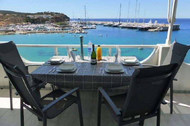Location de vacances pour 4 personnes, avec Balcon et Piscine dans Port Adriano