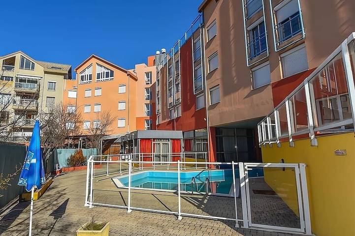 Hôtel pour 4 personnes, avec piscine