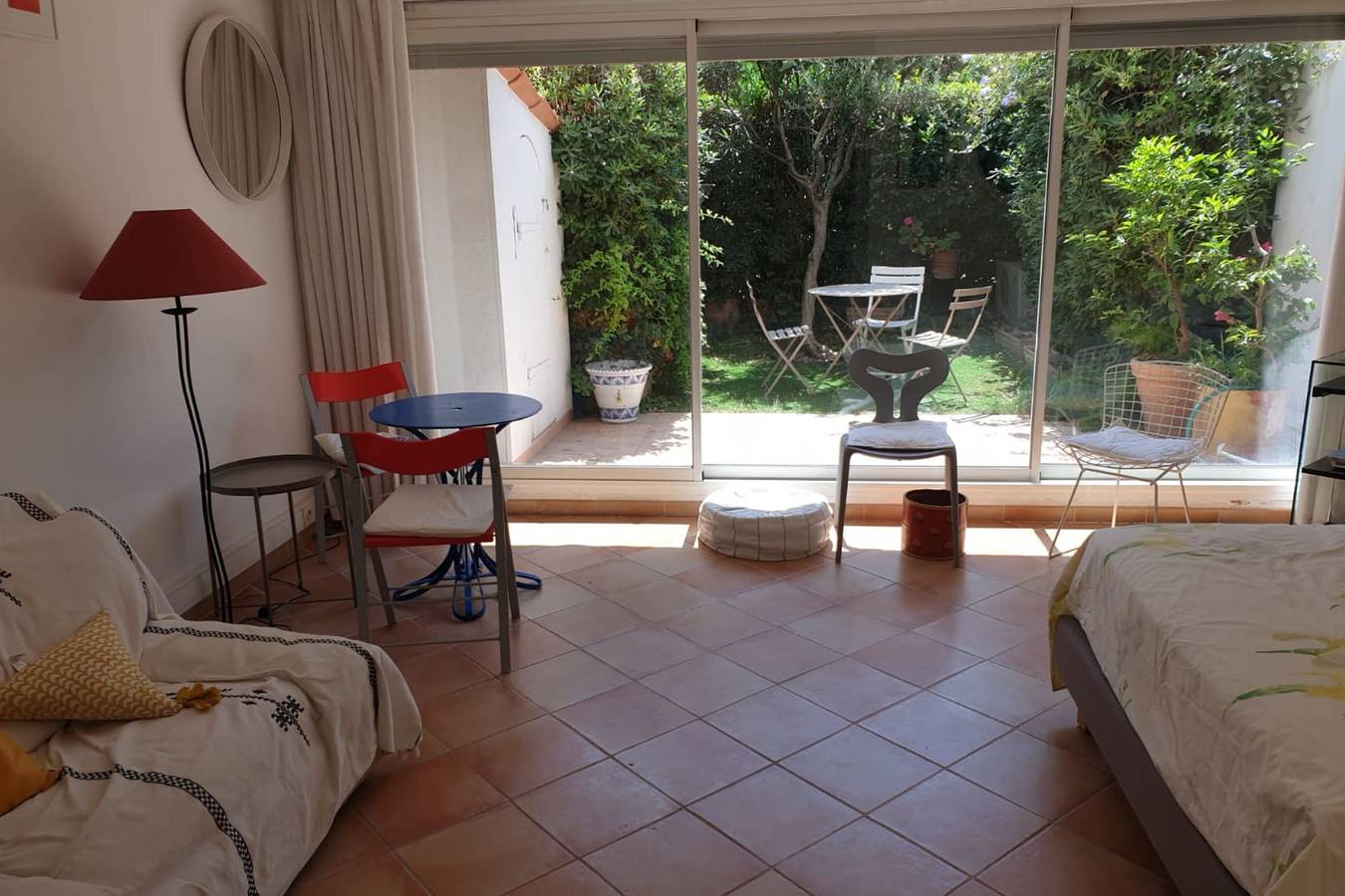 Estudio entero, Pretty T1 with garden by the sea in Saint-Laurent-du-Var, Region de Cannes