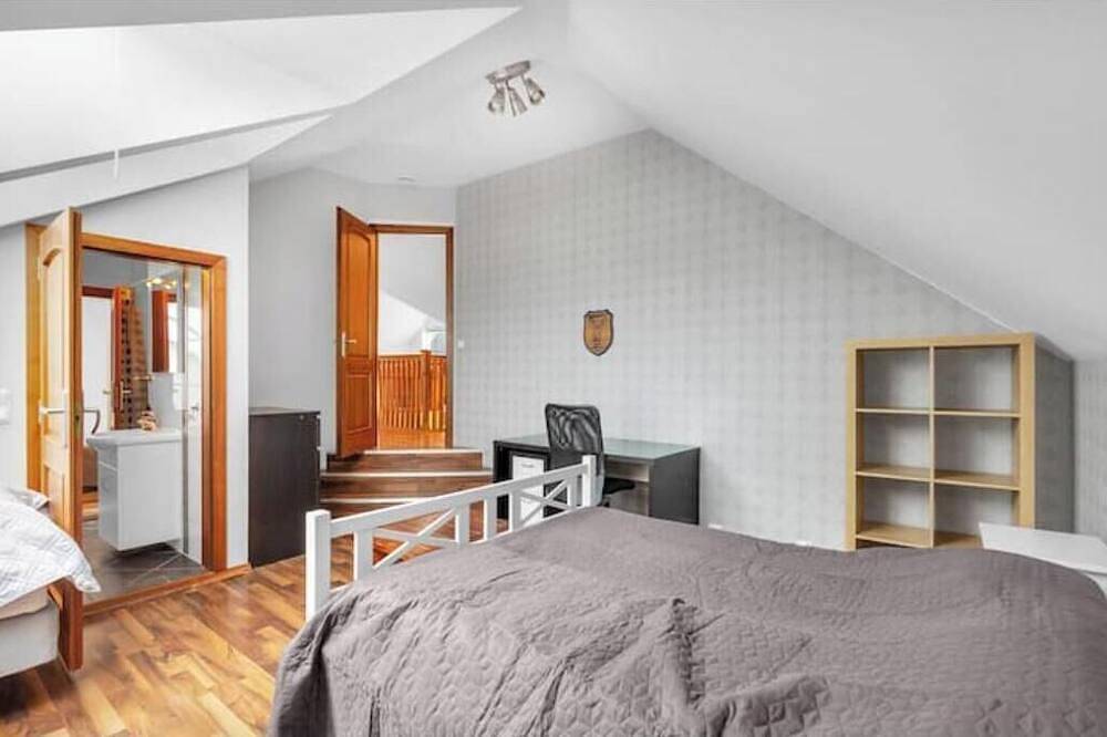 Spacious villa with private pool, 5 bedrooms and 5 bathrooms in Stavanger