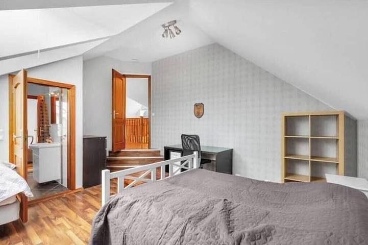 Spacious villa with private pool, 5 bedrooms and 5 bathrooms in Stavanger