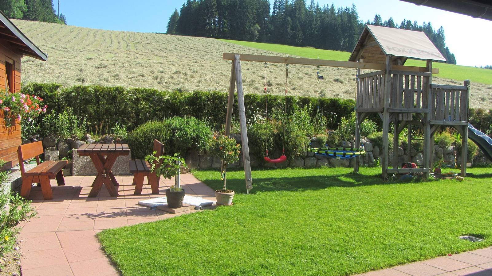 Ganze Wohnung, Ferienwohnung Abendrot" mit Bergblick, Gemeinschaftsgarten und Wlan in Breitnau, Südschwarzwald