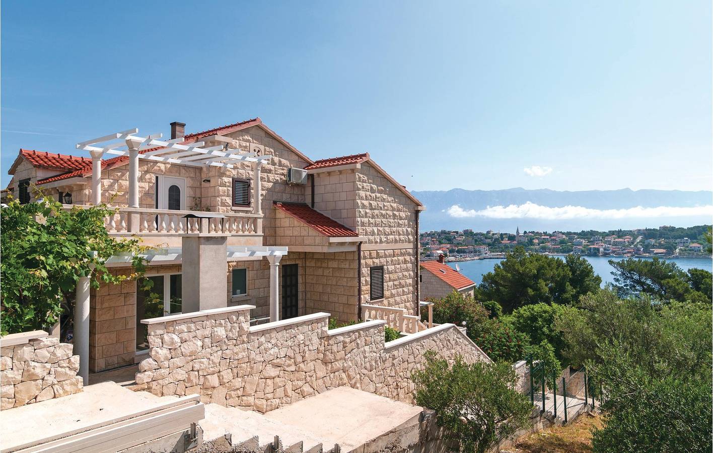 Ganze Ferienwohnung, Ferienwohnung für 4 Personen mit Terrasse in Selca, Povlija, Selca und Sumartin