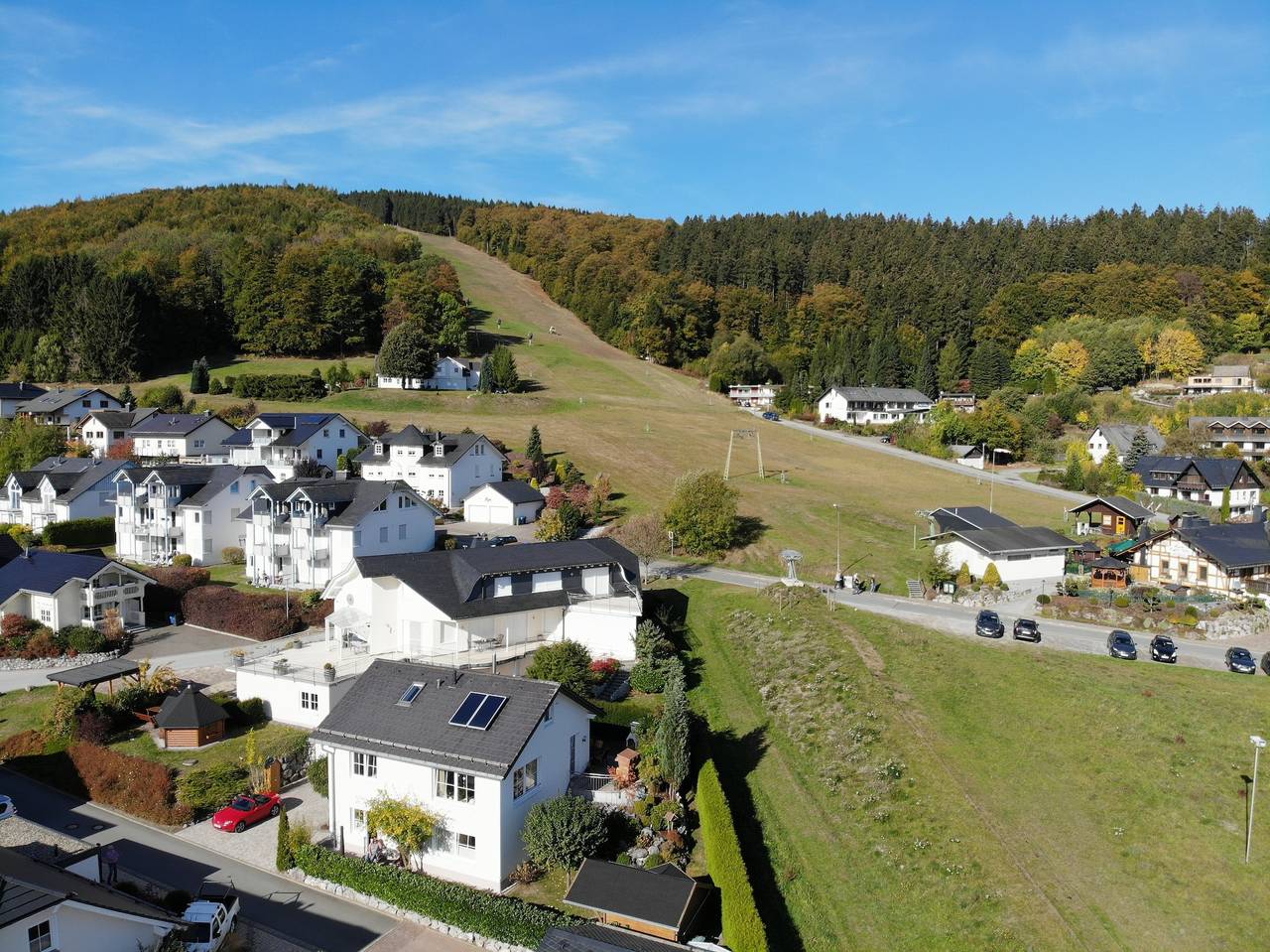 Ganze Wohnung, Ferienwohnung 'Sommerwind Am Finkenbusch' mit Bergblick, privater Terrasse und Wi-Fi in Willingen, die Mittelgebirge