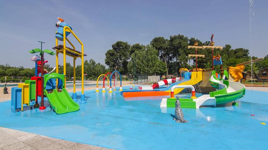 Resort per 4 persone, con giardino e piscina in Croazia